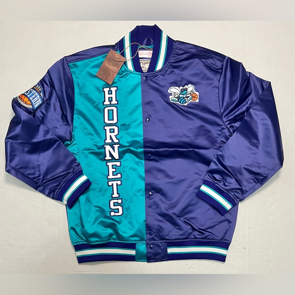 Charlotte Hornets Mitchell & Ness Retro Jacket Size Large MSRP $175